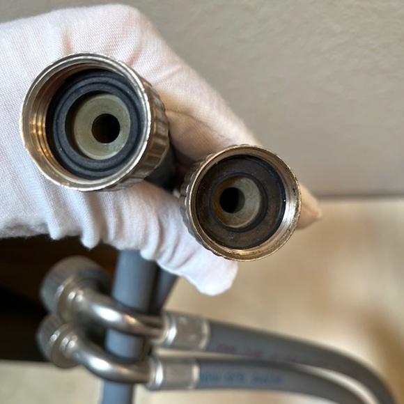 Set of Washer Hoses, Hot & Cold. 5 feet long. 2 Hoses. EUC. - Picture 6 of 9